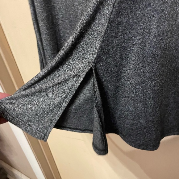 Lularoe Gray Fitted Crew Neck Short Sleeve Tee Sz small poly/rayon mix - Picture 3 of 7